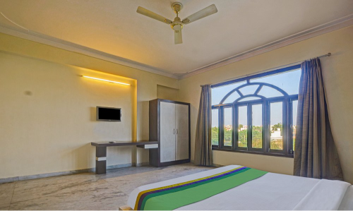 Furnished Rooms